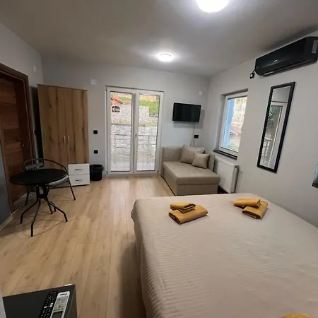 Edelweiss Guest house *